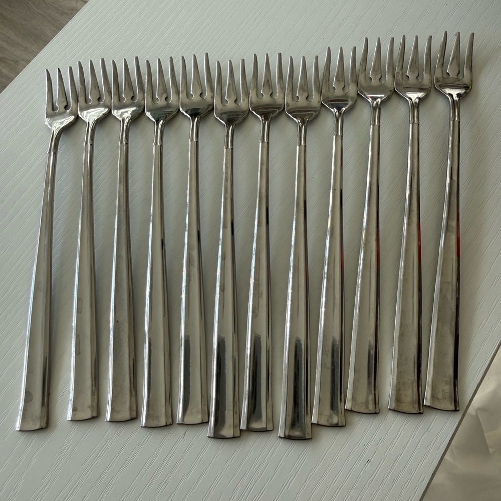 Oneida Stainless Lot of 12 Satin Saxon 6 inch Seafood Cocktail Forks Dinner